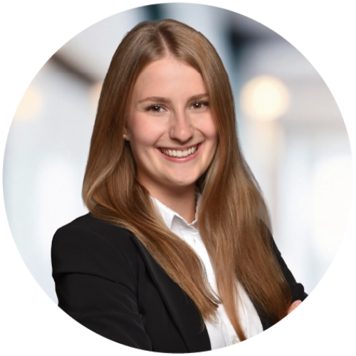 Porträt von Theresa Heller auf der Seite Junge Talente bei GARANT Immobilien. Das Bild wird im Zusammenhang mit ihrer Erfolgsstory zum dualen Studium und ihrem Karriereweg im Bereich Business Development verwendet.