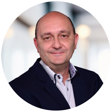 Porträt von Angelo Patuano, Vertriebsleiter bei GARANT Immobilien. Das Bild wird auf der Verkaufsseite zusammen mit einem Zitat zum reibungslosen Ablauf beim Immobilienverkauf verwendet und steht für professionelle Unterstützung, realistische Preisfindung und persönliche Begleitung während des Verkaufsprozesses.