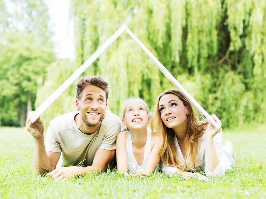 Familie mit Dach über den Kopf 2