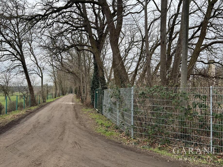 Grundstücksgrenze nach links