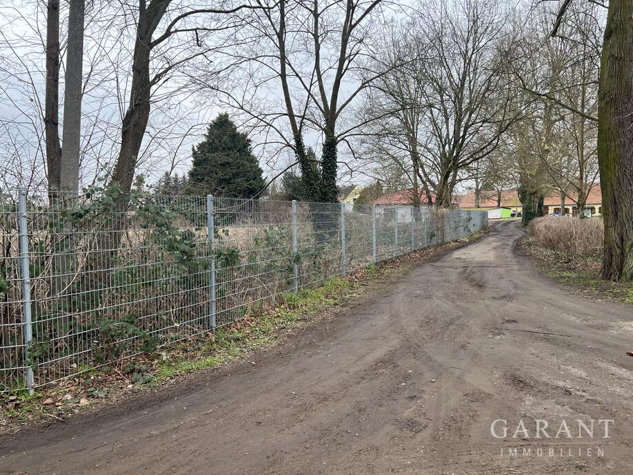 Grundstücksgrenze nach rechts