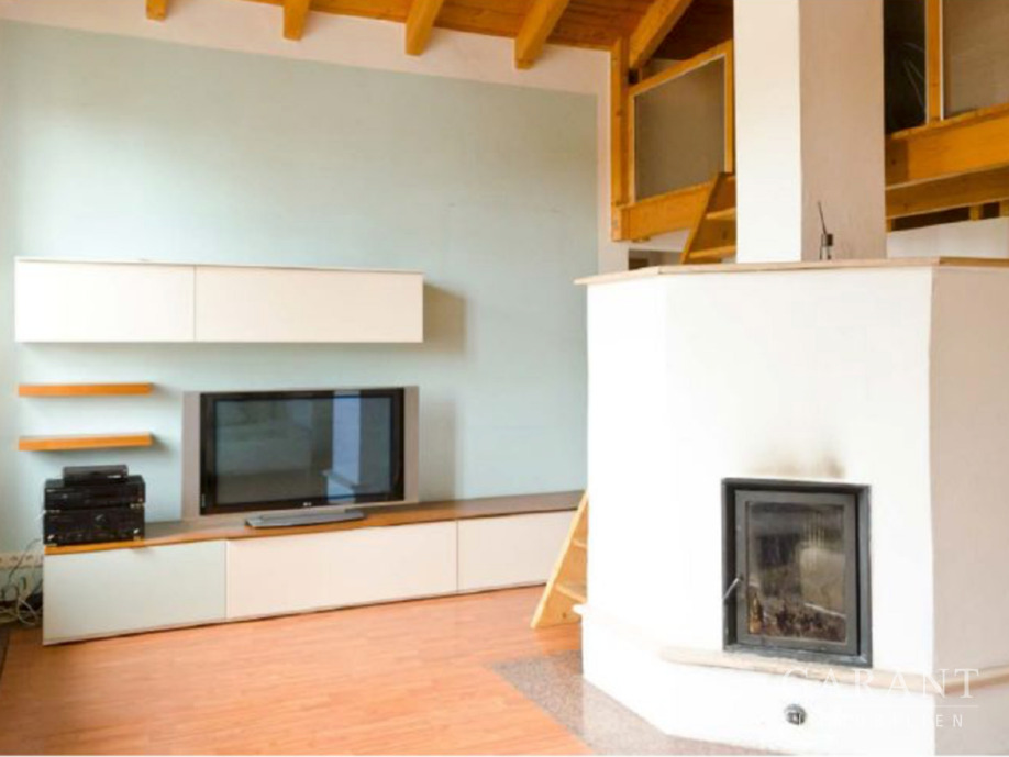 Wohnzimmer mit Kamin