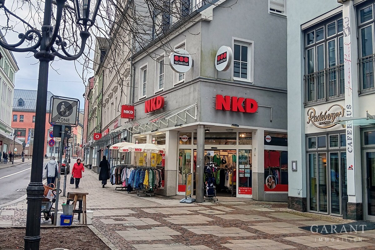 Geschäftshaus mit Laden - Teil 1
