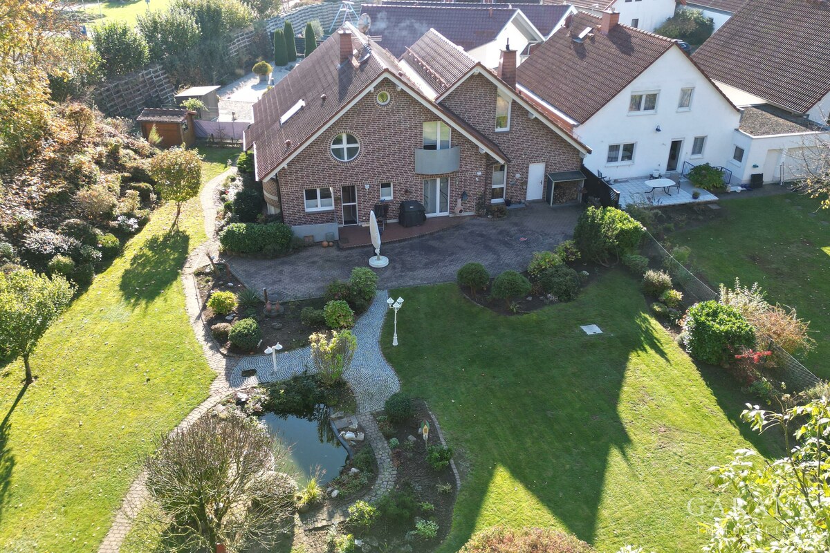 Ansicht hinten mit Garten