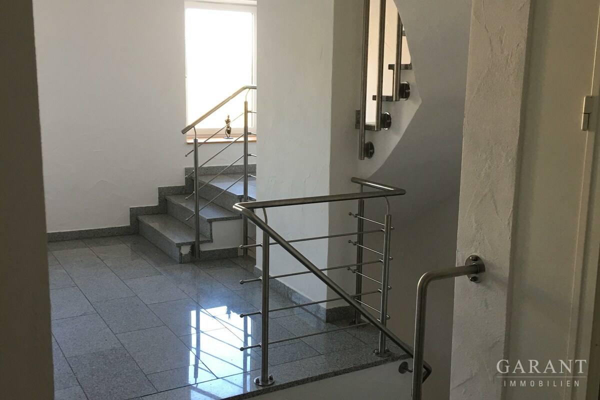 Treppenhaus mit Lift