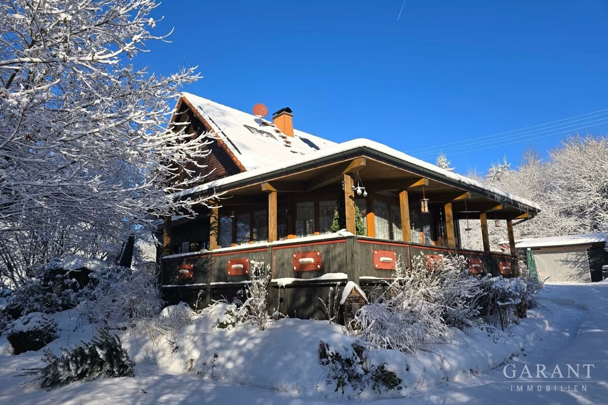 Hausansicht vom Garten Winterparadies