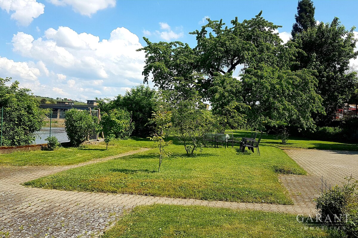 Gartenanlage direkt am Neckar