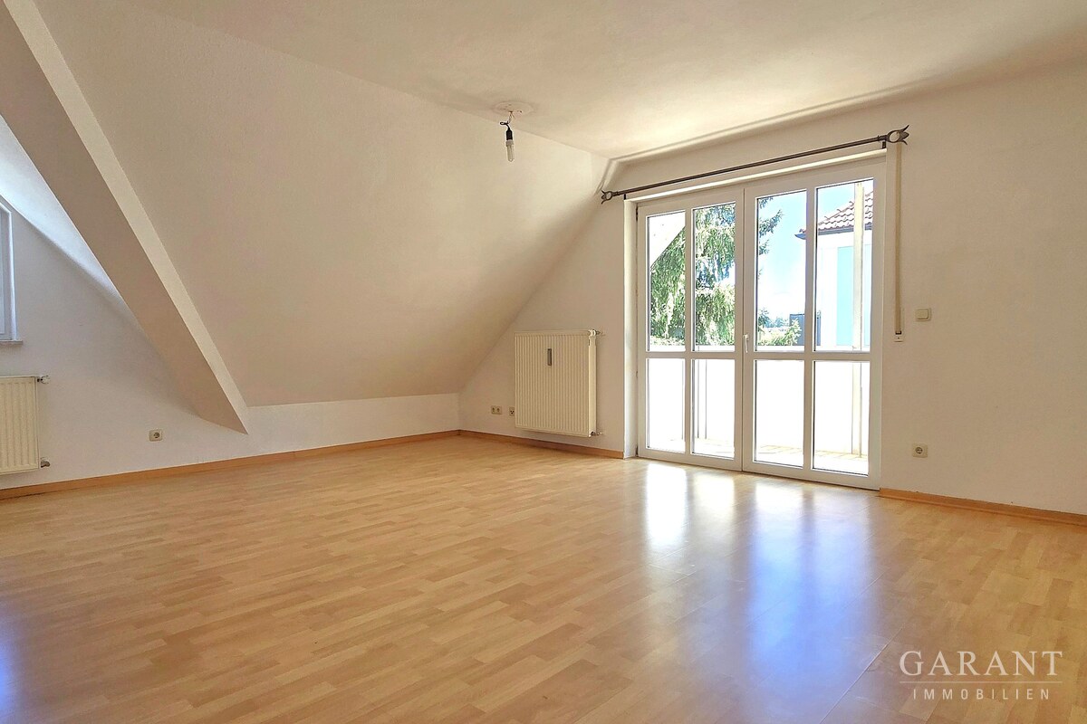 Wohnzimmer mit Südbalkon