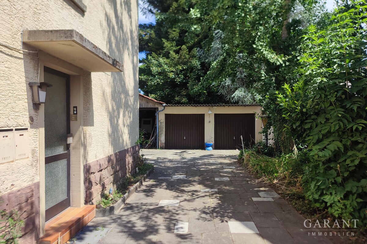 Einfahrt Garage
