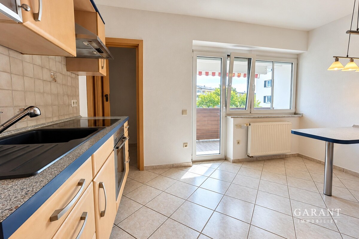Küche mit Balkon